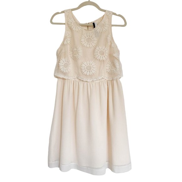Kensie Mini Dress Womens Size Medium Mesh Overlay Cream Embroidered Lacey Flower - Picture 1 of 13